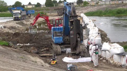 Chantier de dépollution en bord de rivière - URANO