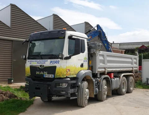 Camion bibenne 8x4 URANO