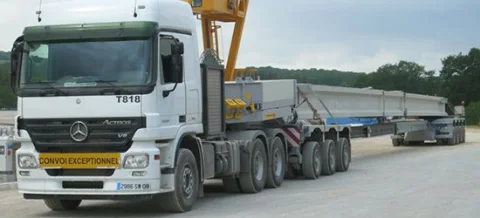 Plateau extensible chargé d'un élément de grande longueur