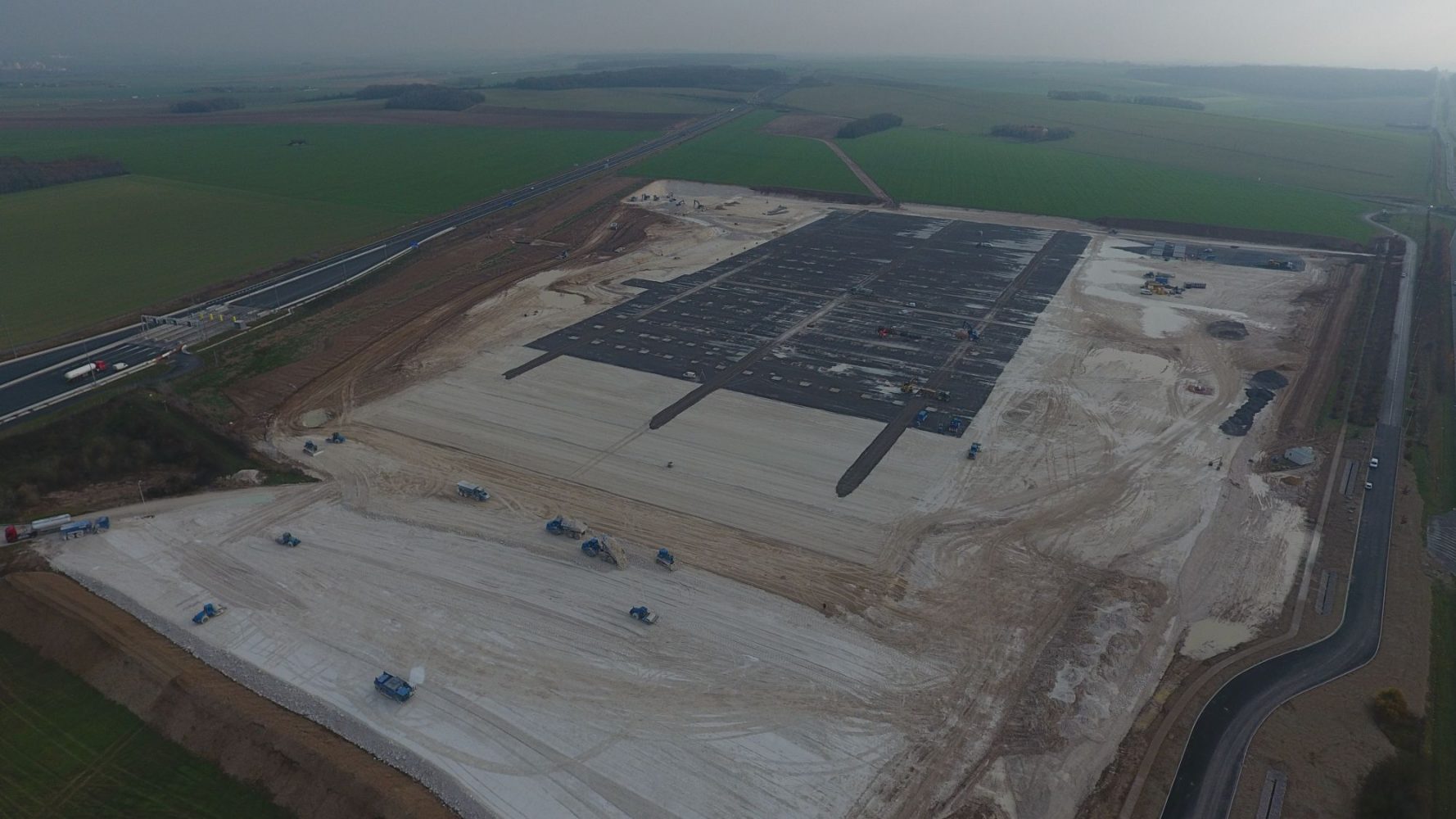 Terrassement grande masse, chantier AMAZON à Boves